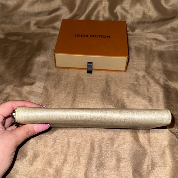 ❌SOLD❌Chanel Zip Wallet - Picture 6 of 12